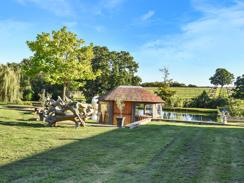 4 Bed Equestrian For Sale in Horsham